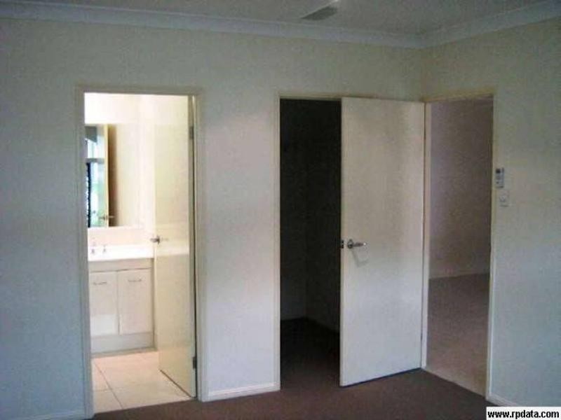 6 Lyndon Close, Bentley Park QLD 4869