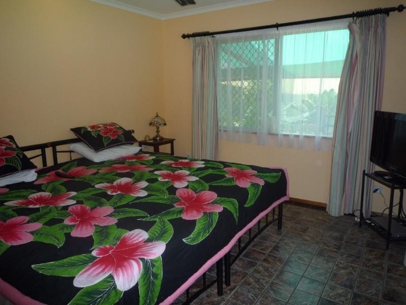 Holloways Beach QLD 4878