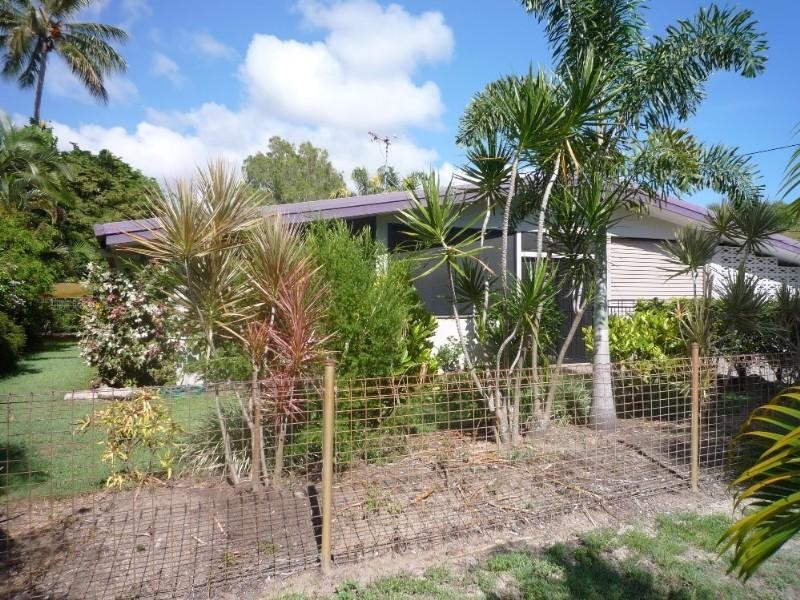 Holloways Beach QLD 4878