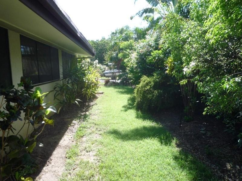 Holloways Beach QLD 4878