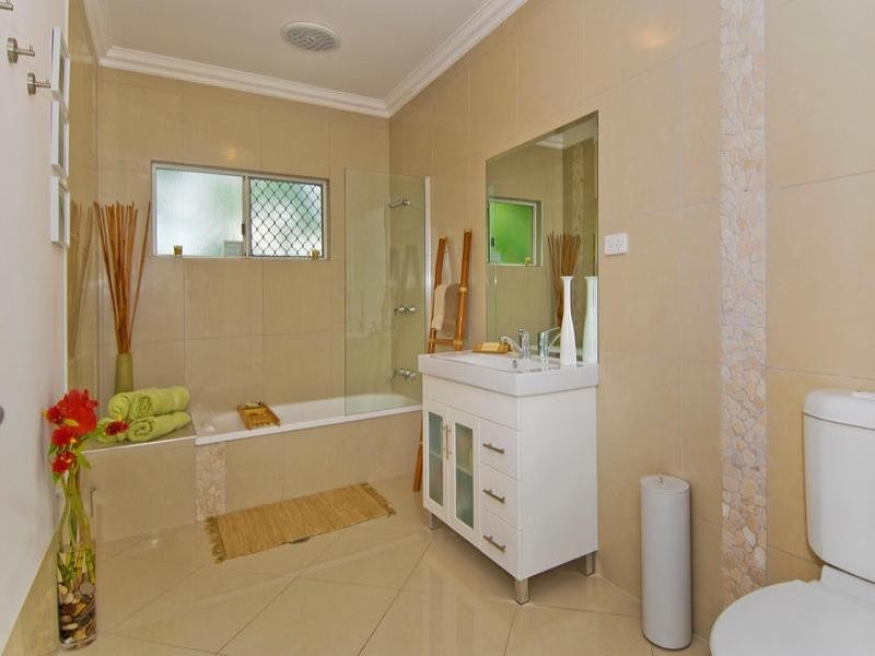 1 Satinash Close, Redlynch QLD 4870