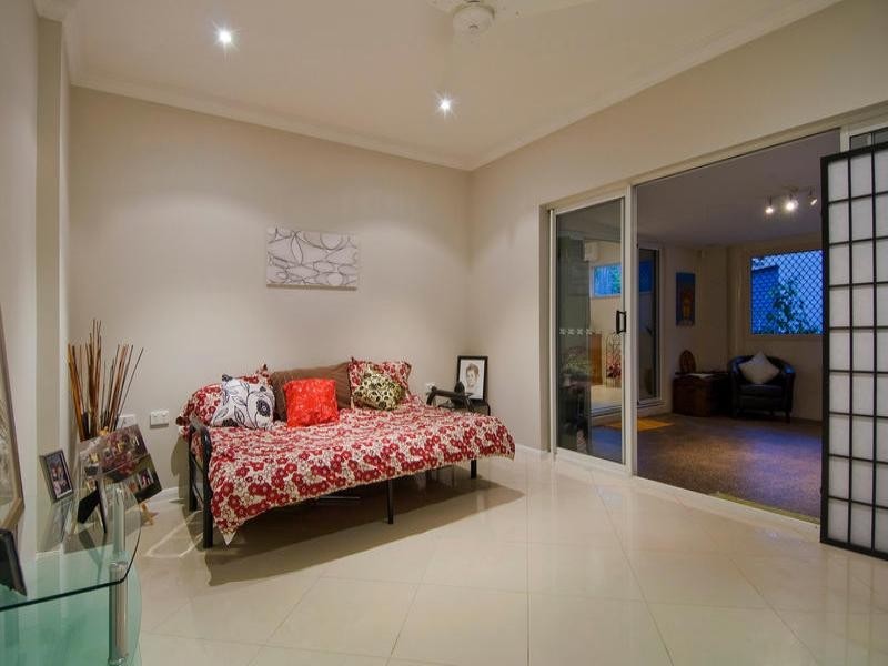 1 Satinash Close, Redlynch QLD 4870