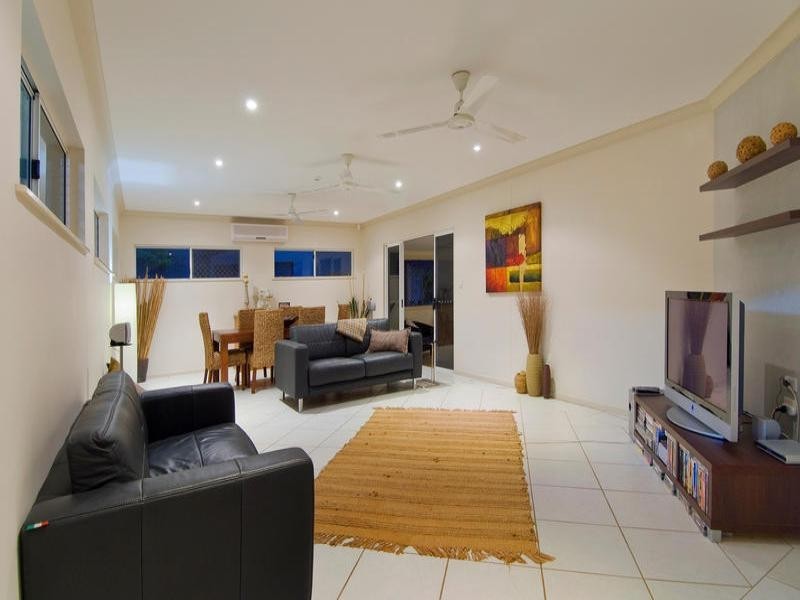 1 Satinash Close, Redlynch QLD 4870