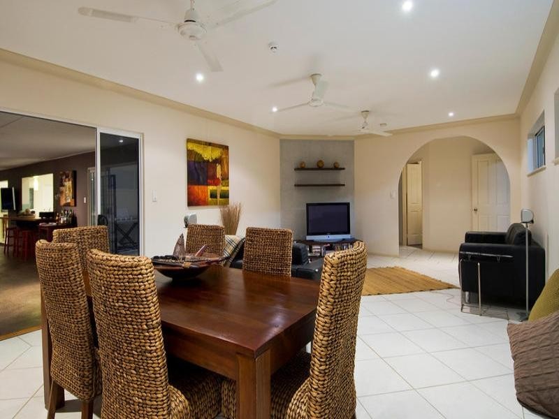 1 Satinash Close, Redlynch QLD 4870