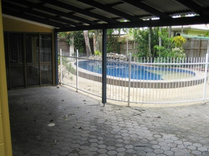 Palm Cove QLD 4879