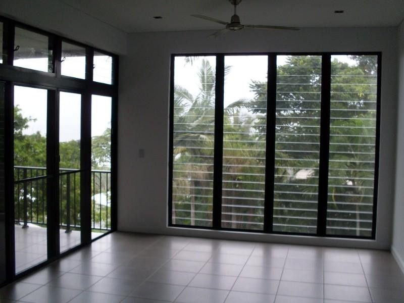 1/32 Moore Street, Trinity Beach QLD 4879