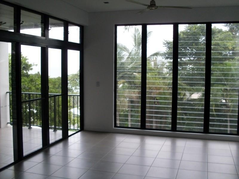 1/32 Moore Street, Trinity Beach QLD 4879