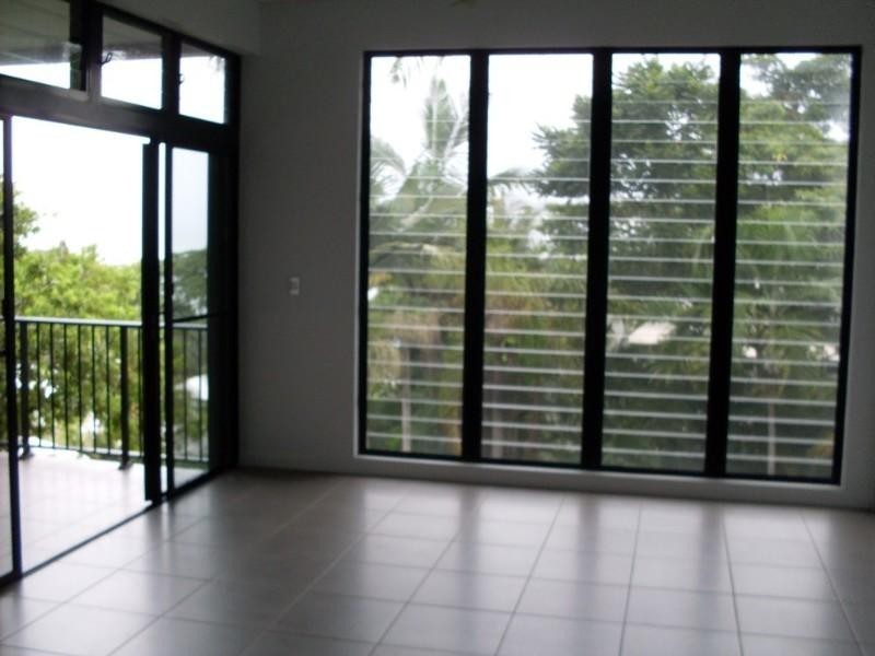 1/32 Moore Street, Trinity Beach QLD 4879