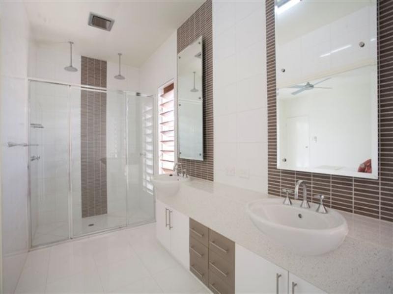 30 Lagoon Drive, Trinity Beach QLD 4879