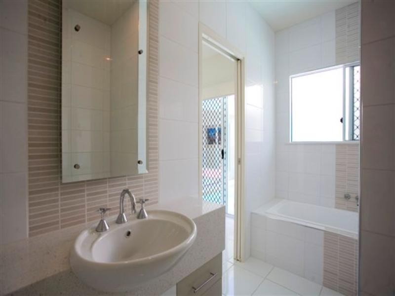 30 Lagoon Drive, Trinity Beach QLD 4879