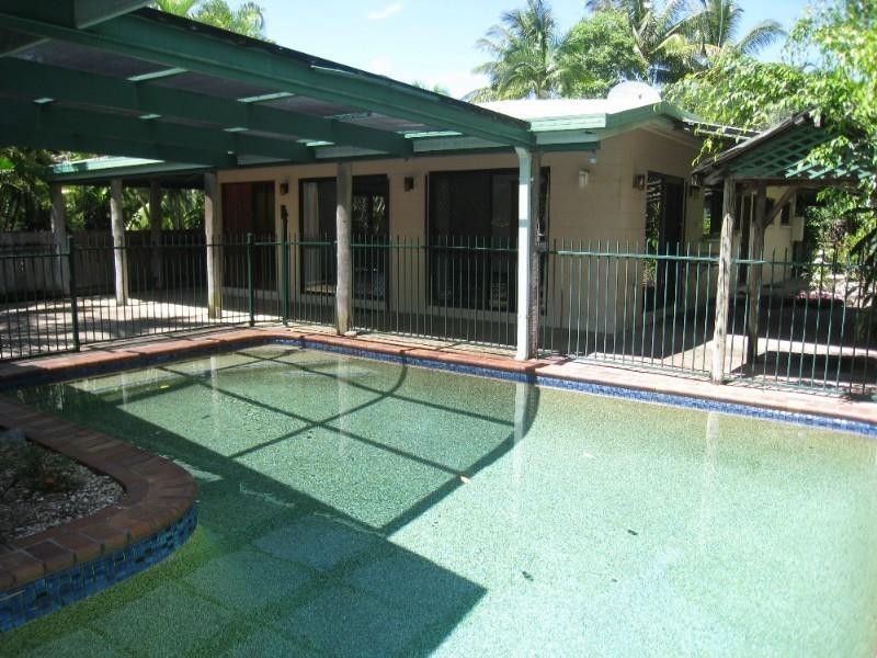 Clifton Beach QLD 4879