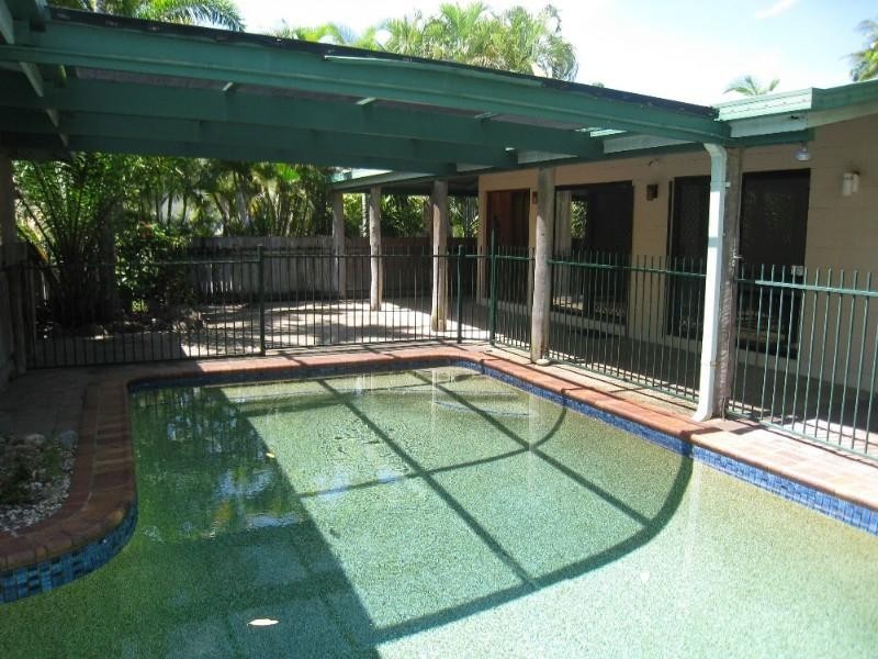 Clifton Beach QLD 4879