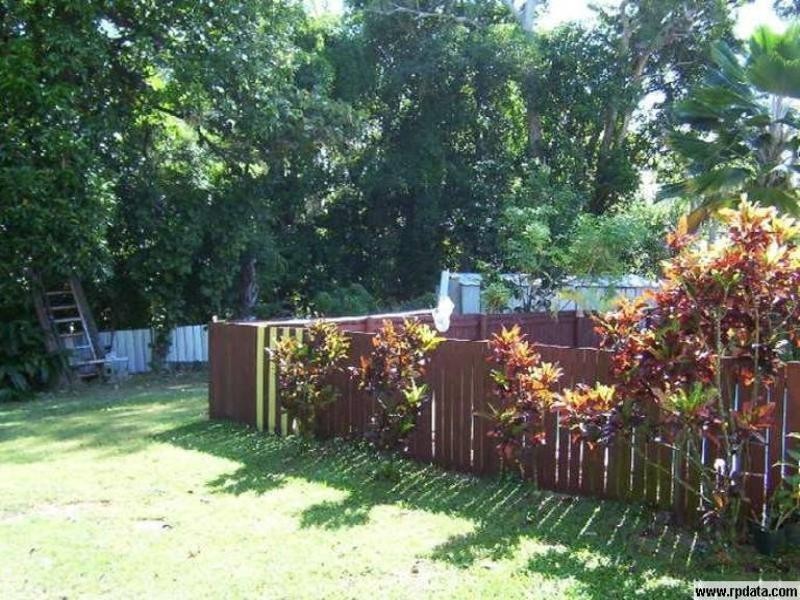 11 Banksia Close, Holloways Beach QLD 4878