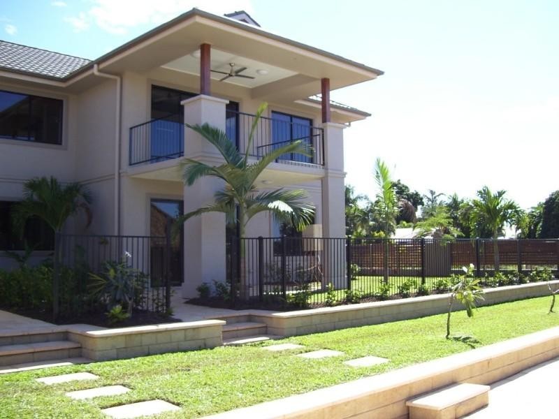 79/1 Robson Street, Mooroobool QLD 4870