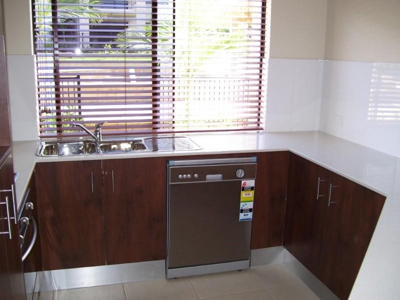 79/1 Robson Street, Mooroobool QLD 4870