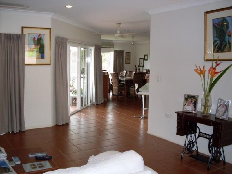 10 Alstonia Close, Redlynch QLD 4870