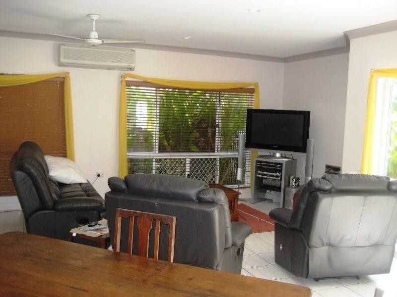 9 Pellowe Close, Clifton Beach QLD 4879