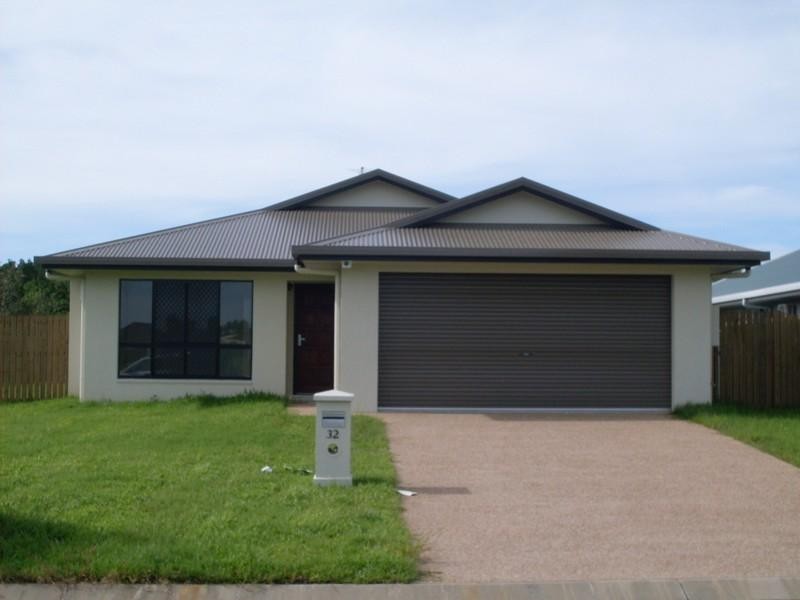 32 Pheonix Street, White Rock QLD 4868