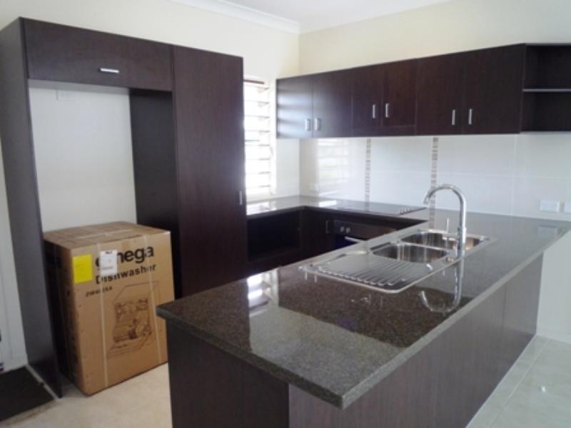 32 Pheonix Street, White Rock QLD 4868