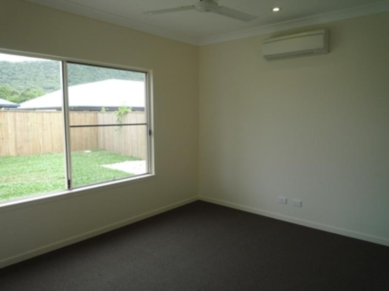 32 Pheonix Street, White Rock QLD 4868