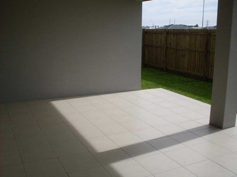 28 Phoenix Street, White Rock QLD 4868