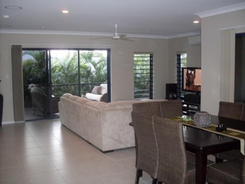 4 Retreat Close, Palm Cove QLD 4879