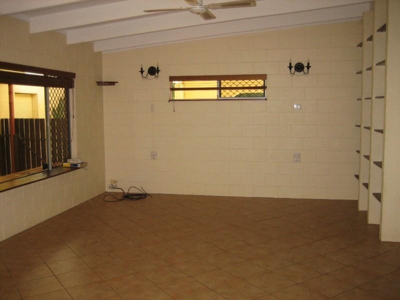 27 Walnut Street, Holloways Beach QLD 4878