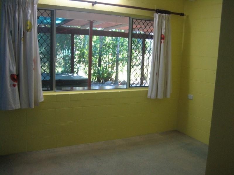 27 Walnut Street, Holloways Beach QLD 4878