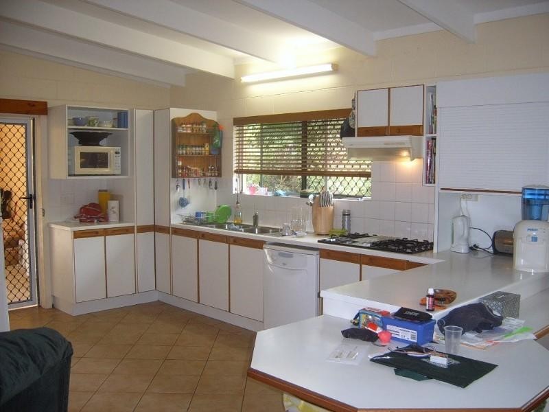 27 Walnut Street, Holloways Beach QLD 4878