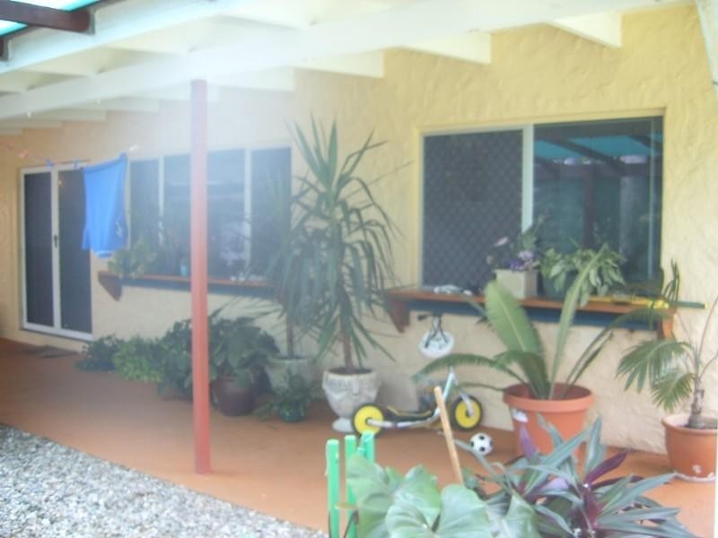 27 Walnut Street, Holloways Beach QLD 4878