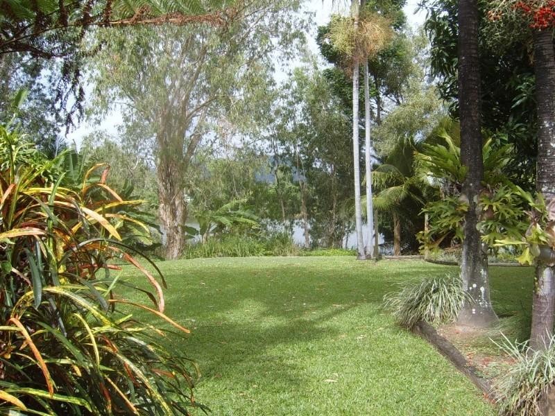 27 Walnut Street, Holloways Beach QLD 4878