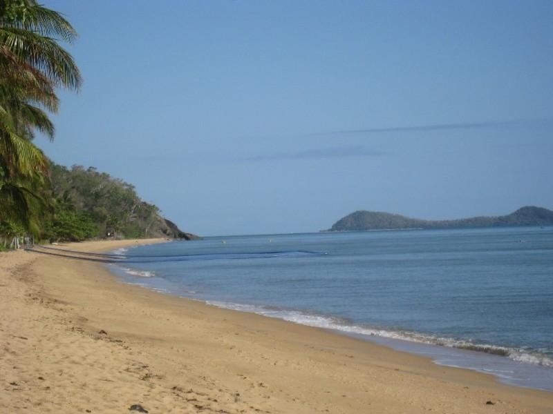 Holloways Beach QLD 4878