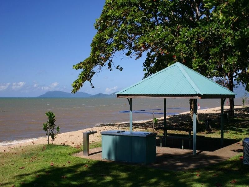 Holloways Beach QLD 4878