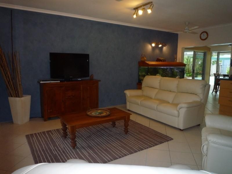 Holloways Beach QLD 4878