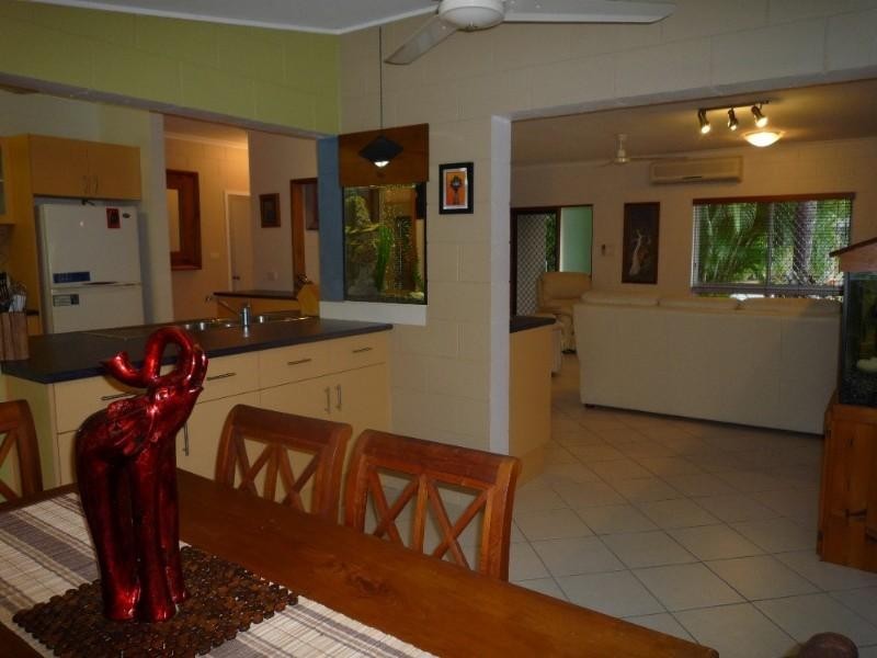 Holloways Beach QLD 4878