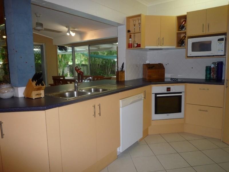 Holloways Beach QLD 4878