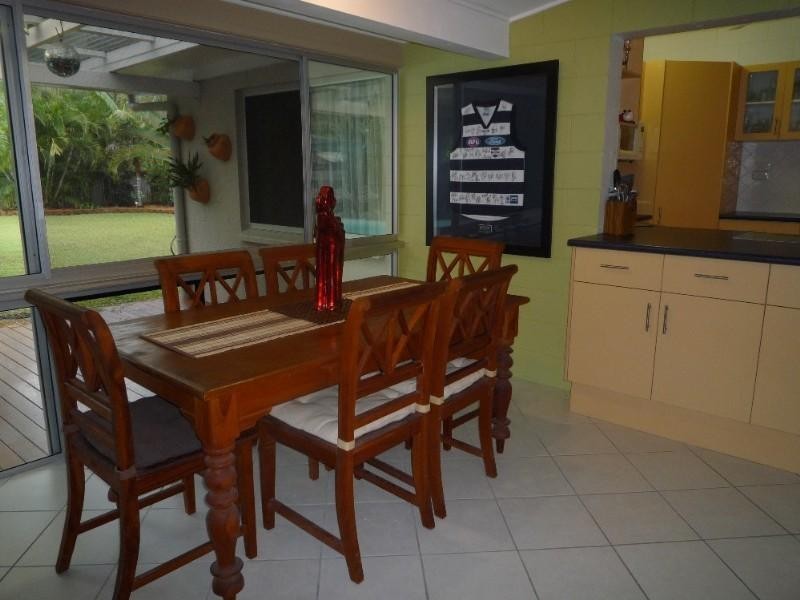 Holloways Beach QLD 4878