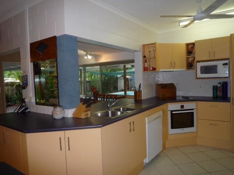 Holloways Beach QLD 4878