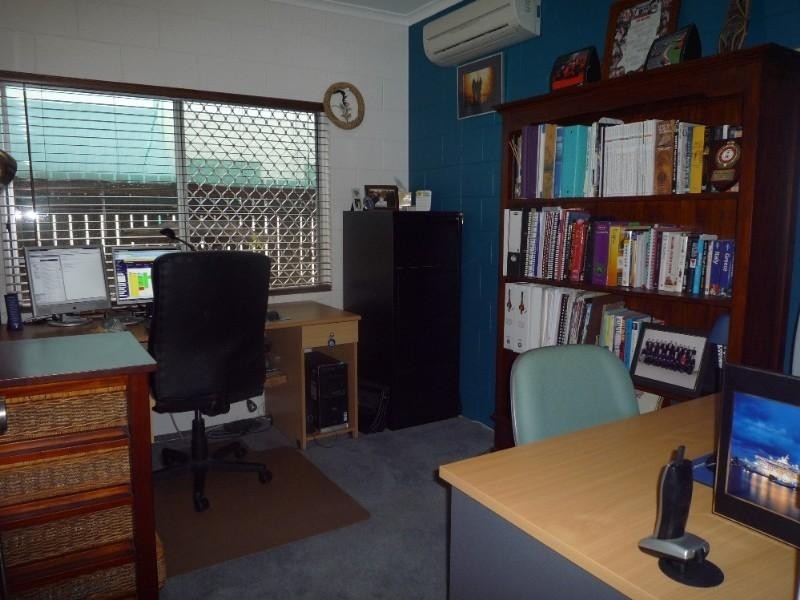 Holloways Beach QLD 4878