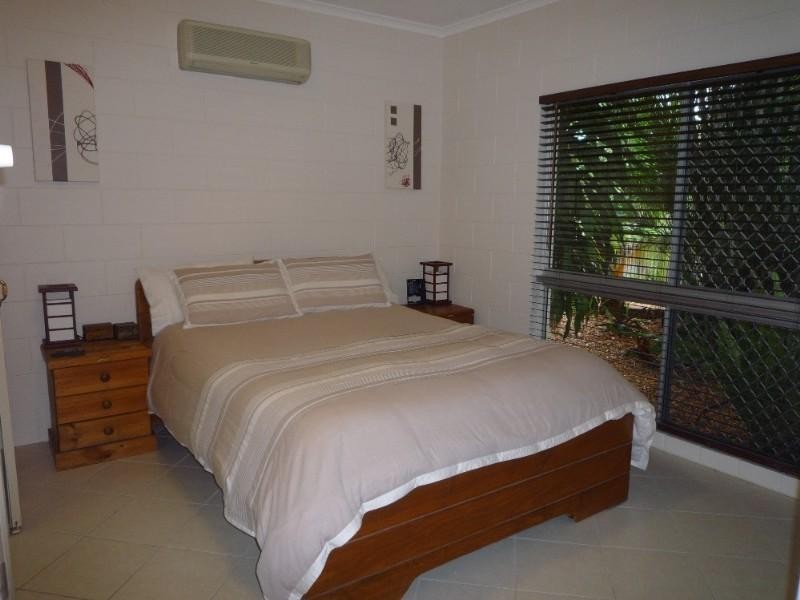 Holloways Beach QLD 4878