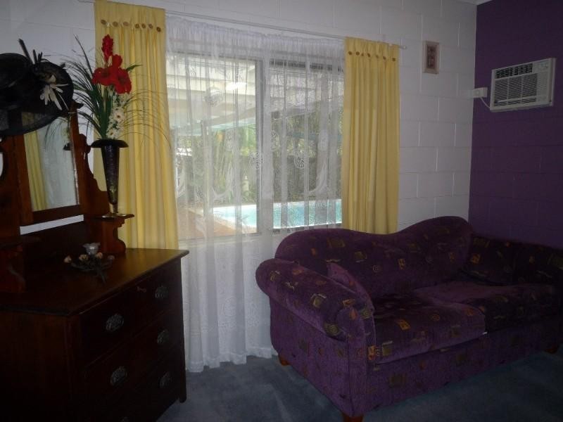 Holloways Beach QLD 4878