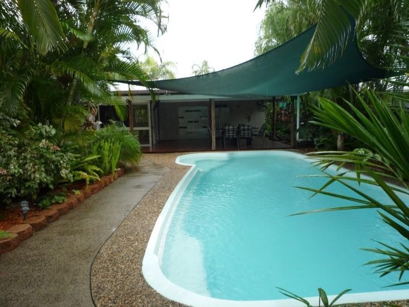 Holloways Beach QLD 4878