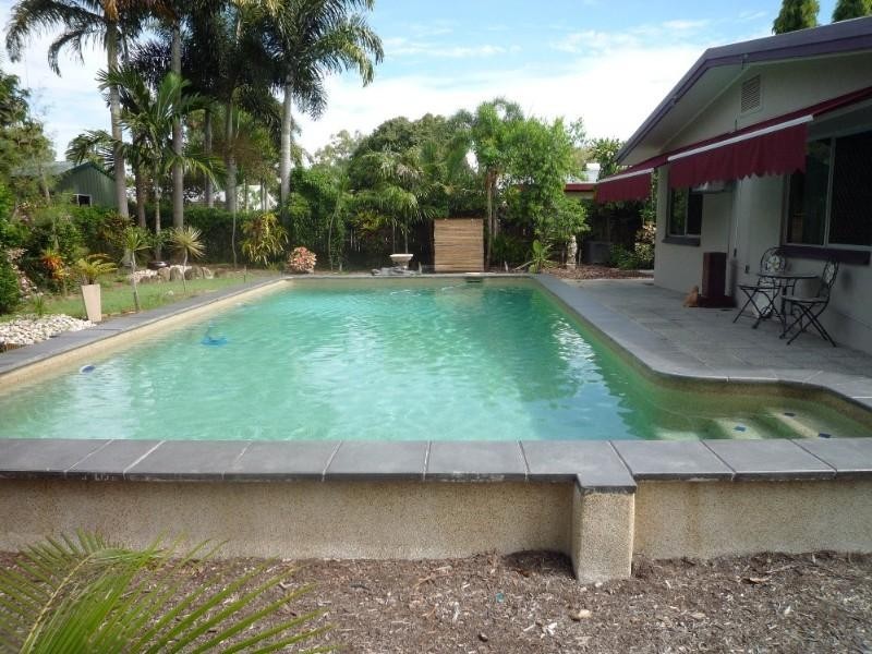 Holloways Beach QLD 4878