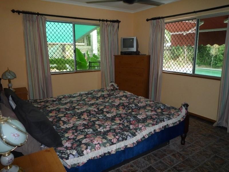 Holloways Beach QLD 4878