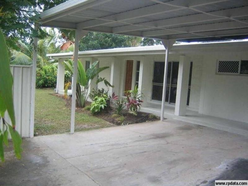 3 Tudor Close, Trinity Park QLD 4879