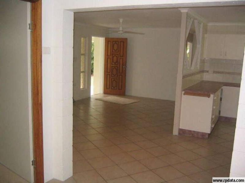 3 Tudor Close, Trinity Park QLD 4879