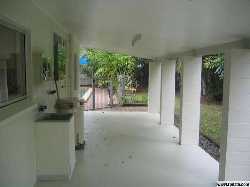 3 Tudor Close, Trinity Park QLD 4879