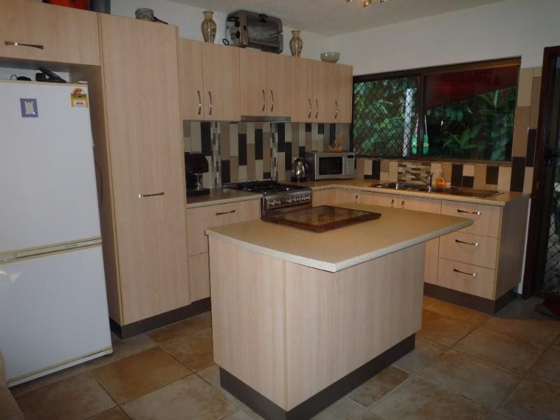 Holloways Beach QLD 4878