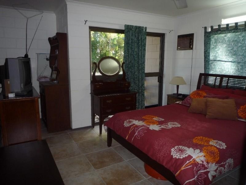 Holloways Beach QLD 4878