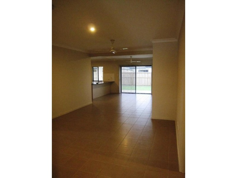 9 Totley Chase, Trinity Park QLD 4879